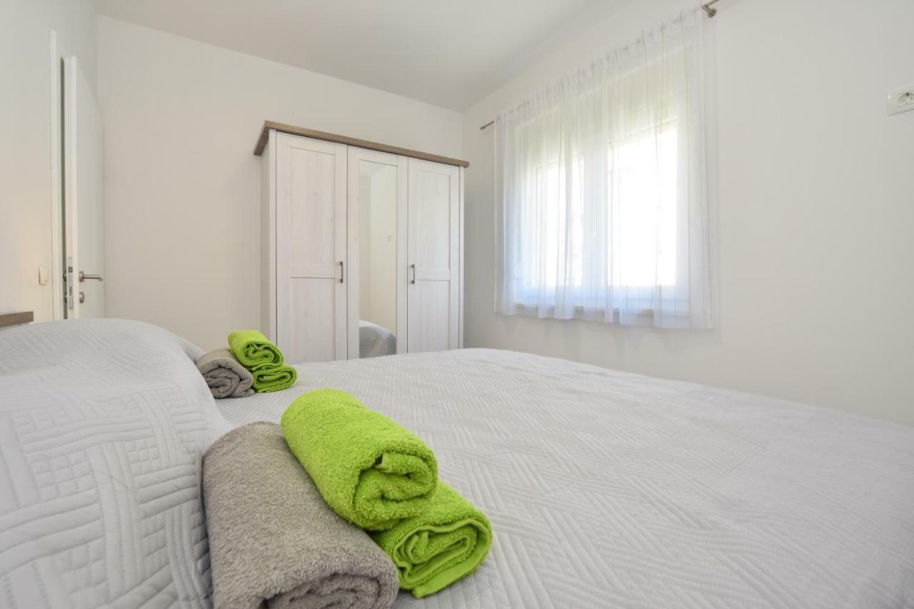Apartmani Iva&Ante Dugi Rat Exterior foto